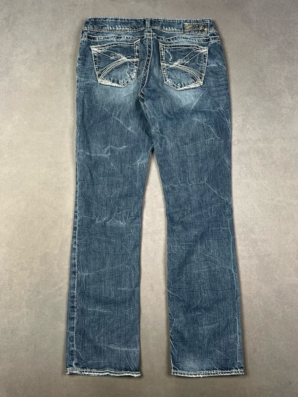 Silver Jeans Co. Suki Straight Jeans. Blue Waist 29